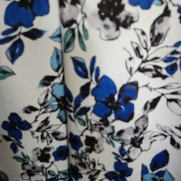 Torrid Blue Flower Skirt Size 0X Floral Pleated Spring Summer - Picture 5 of 9
